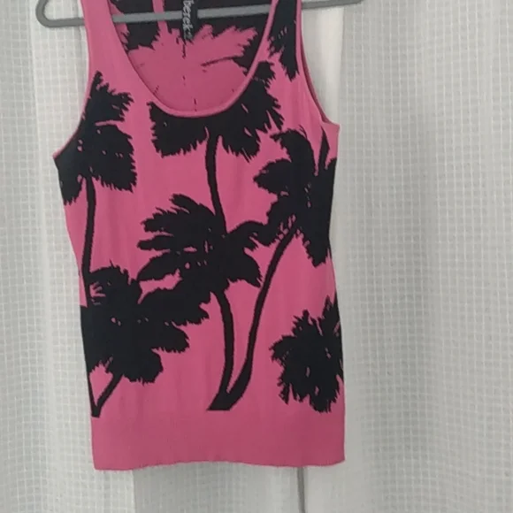 Top - Picture 1 of 1